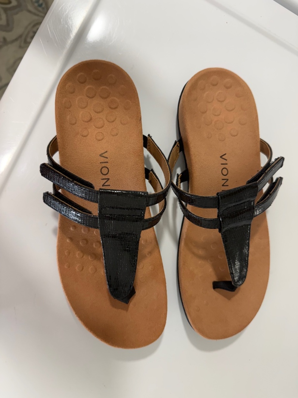 Vionic Black Patent Leather sandals size 8